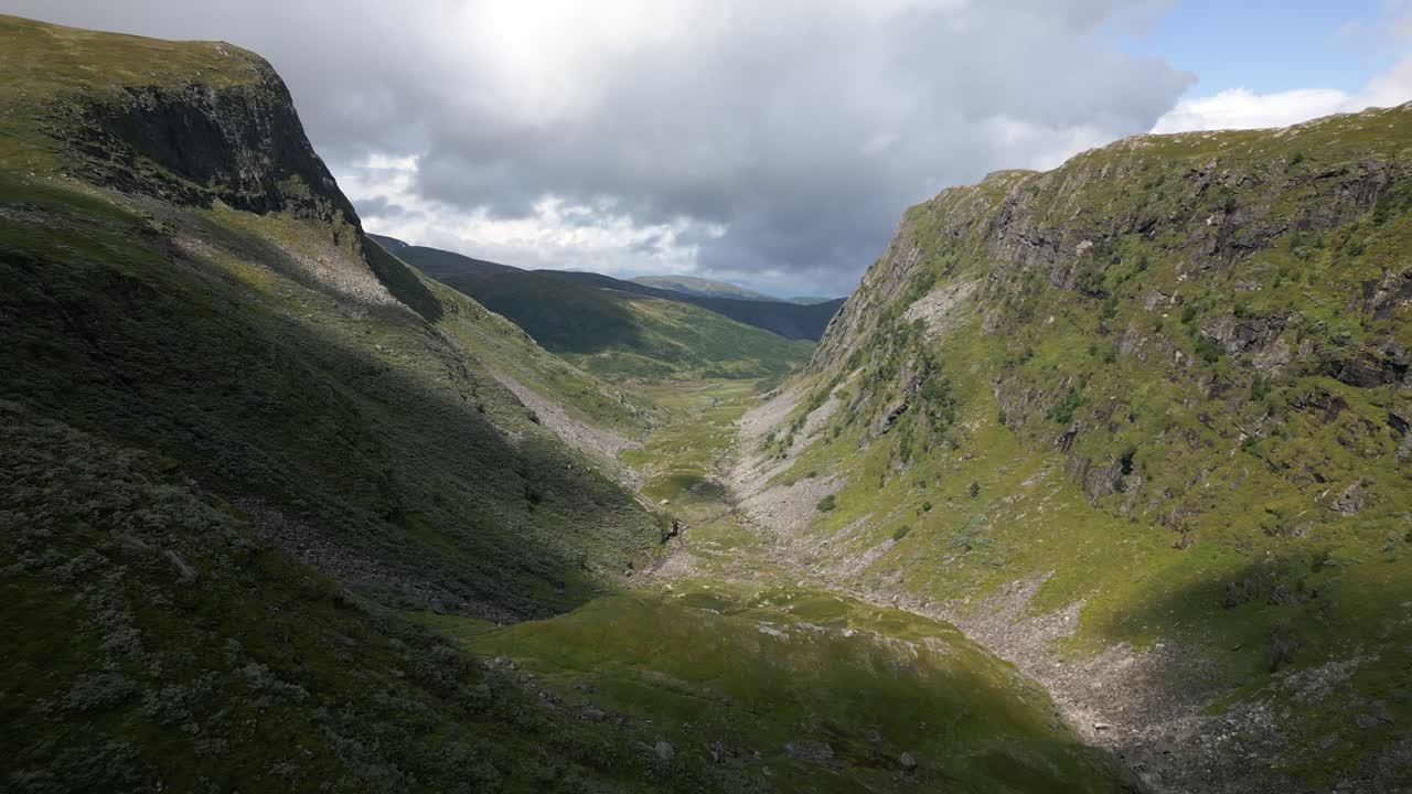 노르웨이 의 비카피젤 에 있는 아름다운 계곡 의 공중 사진