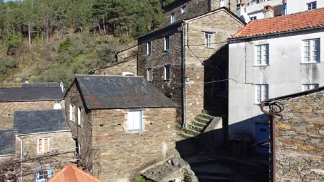 El-Hermoso-Pueblo-De-Piódão-En-Portugal,-Con-Casas-Hechas-De-Piedra-De-Esquisto