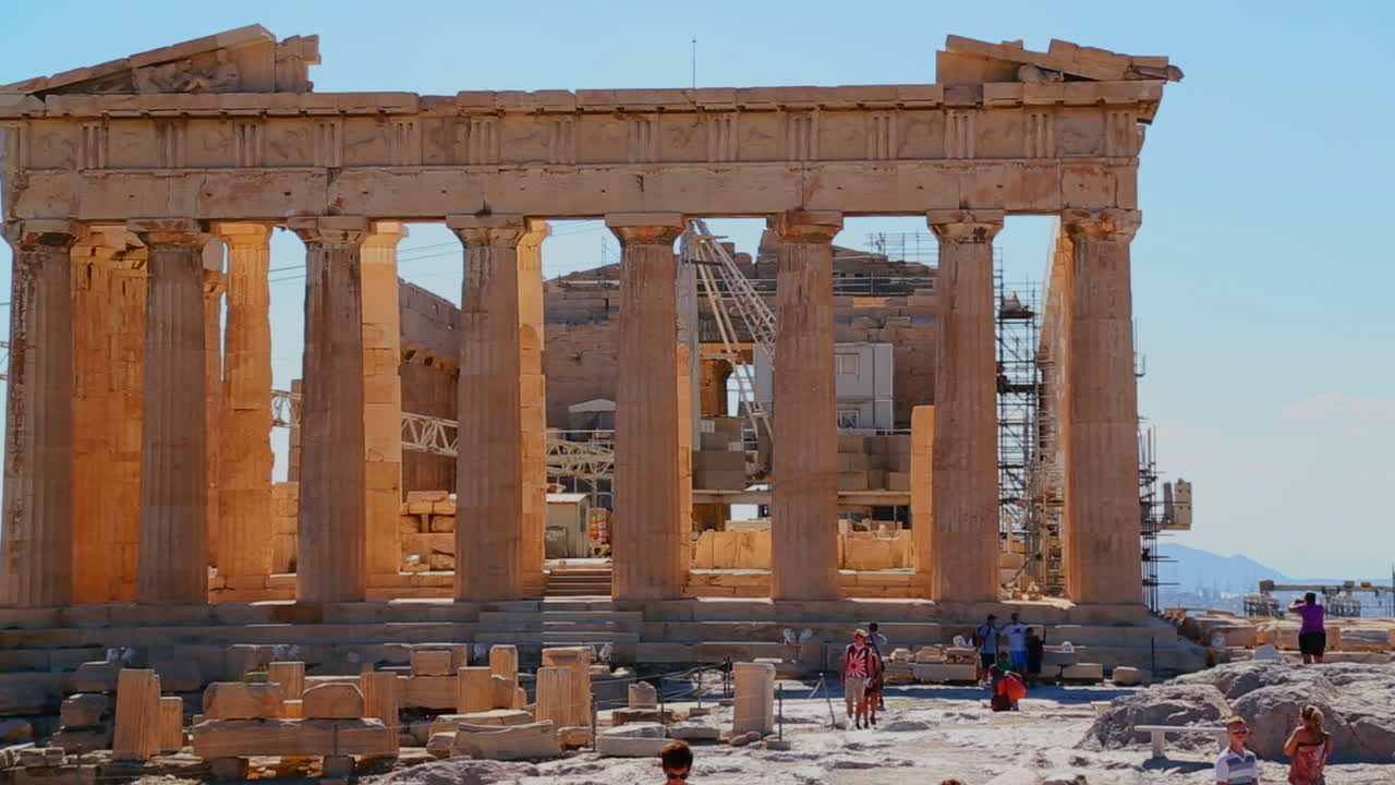 la acrópolis y el partenón en la cima de una colina en atenas grecia 2