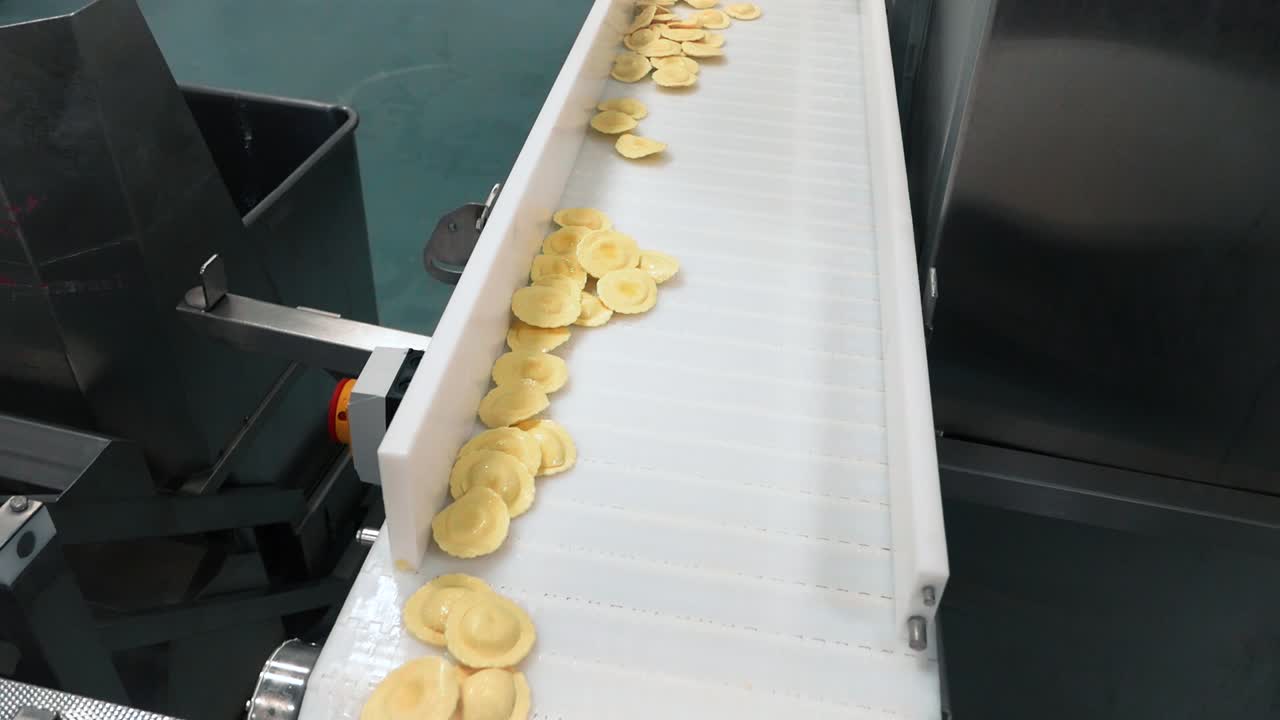 se han producido muchos tipos de pasta de alta calidad en una gran fábrica de pasta moderna