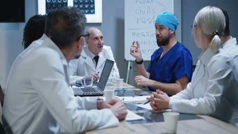 reunión del equipo médico