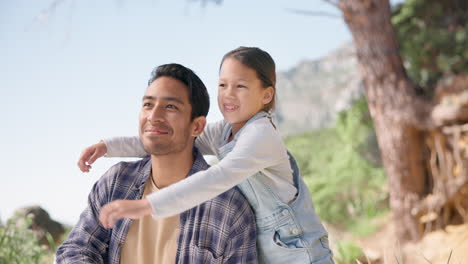 Al-Aire-Libre,-Abrazo-Y-Padre-Con-Niña