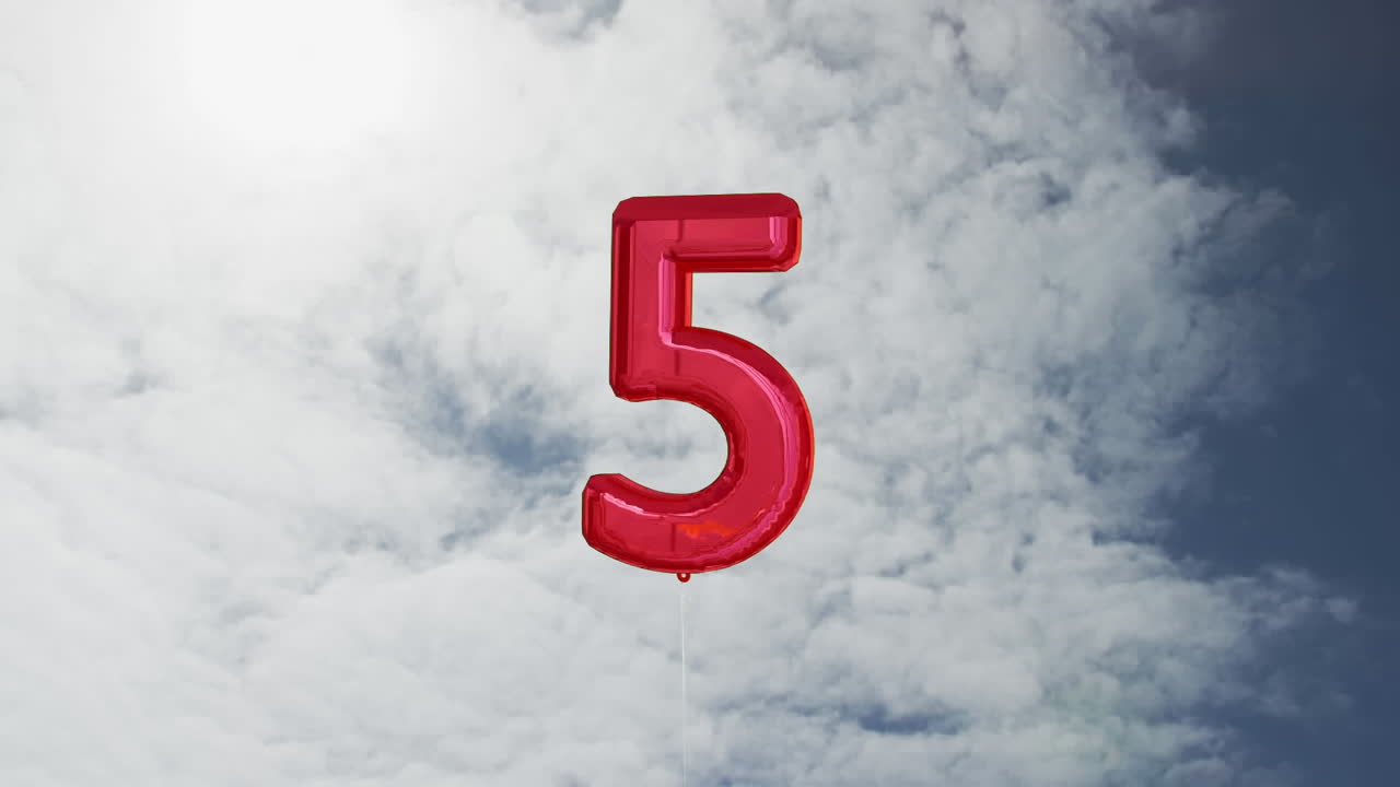 animazione di un palloncino rosso numero cinque sul cielo sullo sfondo.