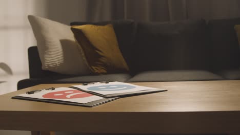 imágenes para evaluar la respuesta emocional en la mesa en casa para el niño diagnosticado con asd 5