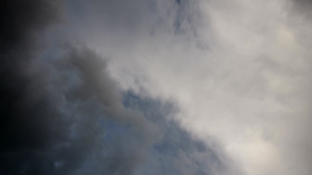 nubes tormentosas de lluvia, el lapso de tiempo