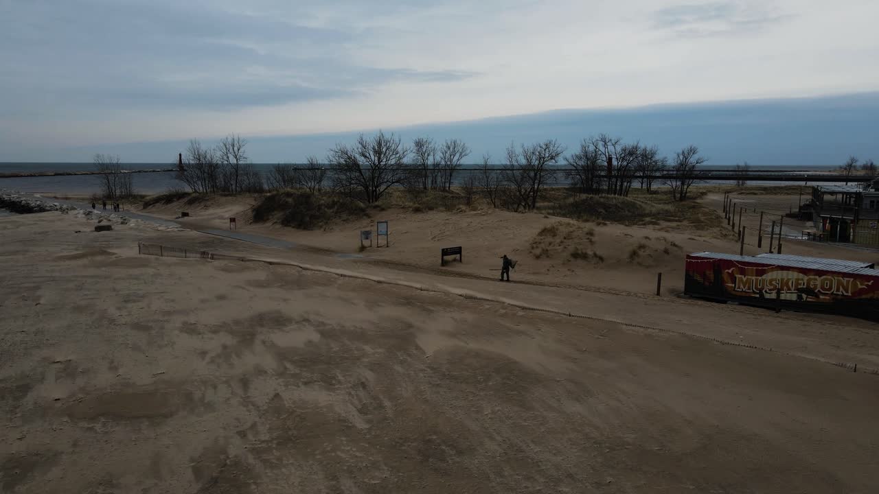 La baia del Canale di Muskegon in inverno.