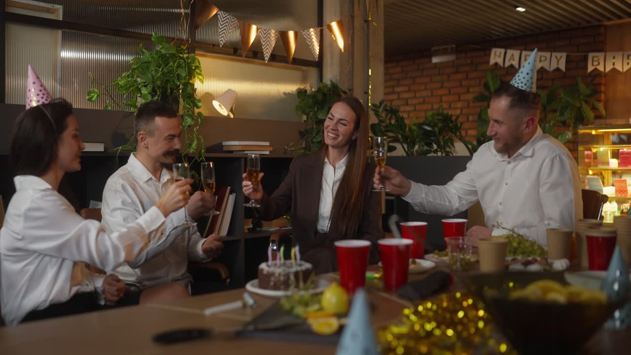 celebración de cumpleaños de la oficina