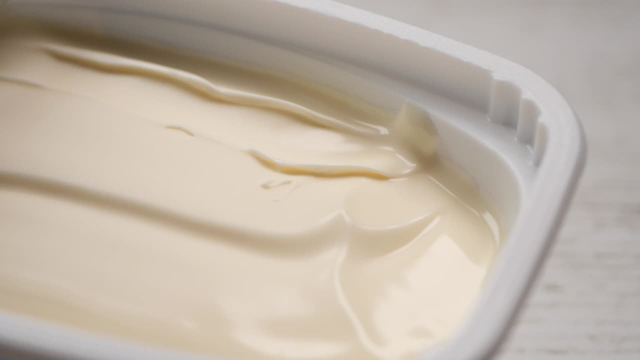 Mantequilla para untar en envase