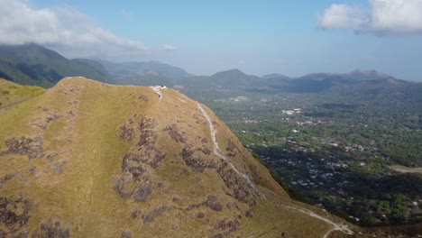 una impresionante belleza de una ciudad ubicada en medio de la imponente cordillera