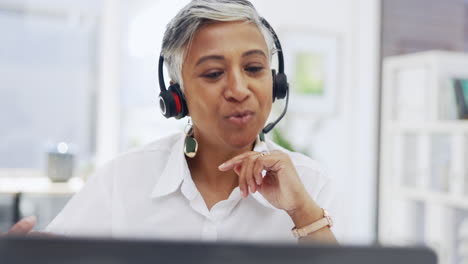 Call-Center,-Mujer-Y-Hablando-Por-Computadora-Portátil