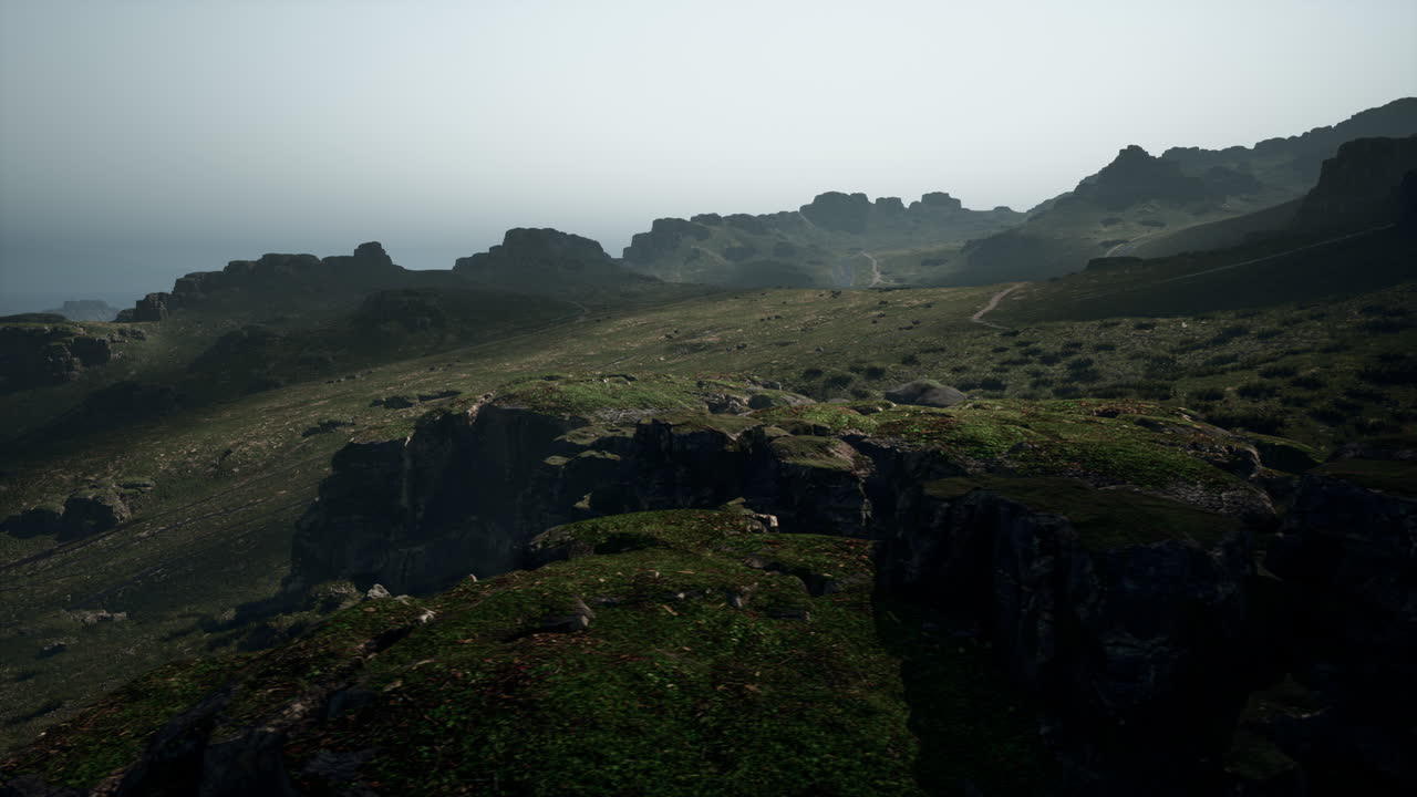 vista aérea de un paisaje montañoso nublado
