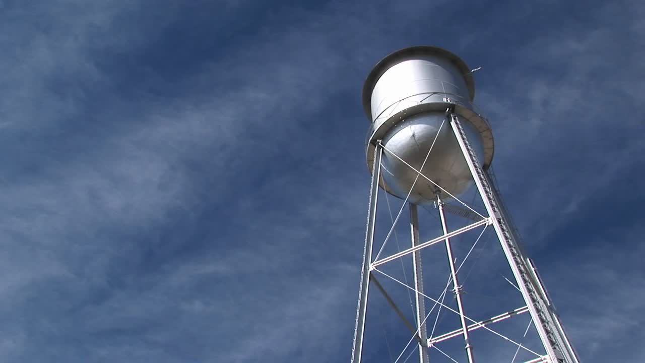 plano medio de una torre de agua