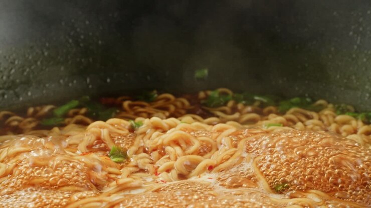 Preparare ramen istantaneo