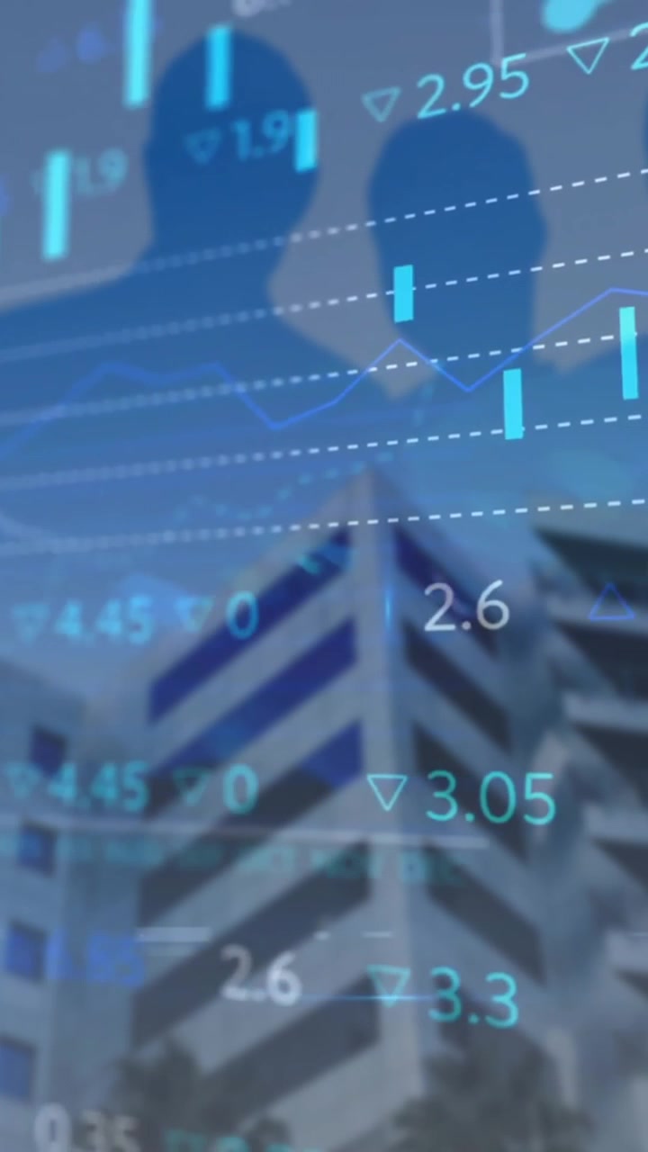 Animazione di elaborazione dati finanziari su sagome di persone e paesaggio urbano