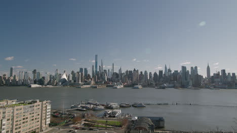 horizonte de la ciudad de manhattan nueva york durante el día, vista desde nueva jersey