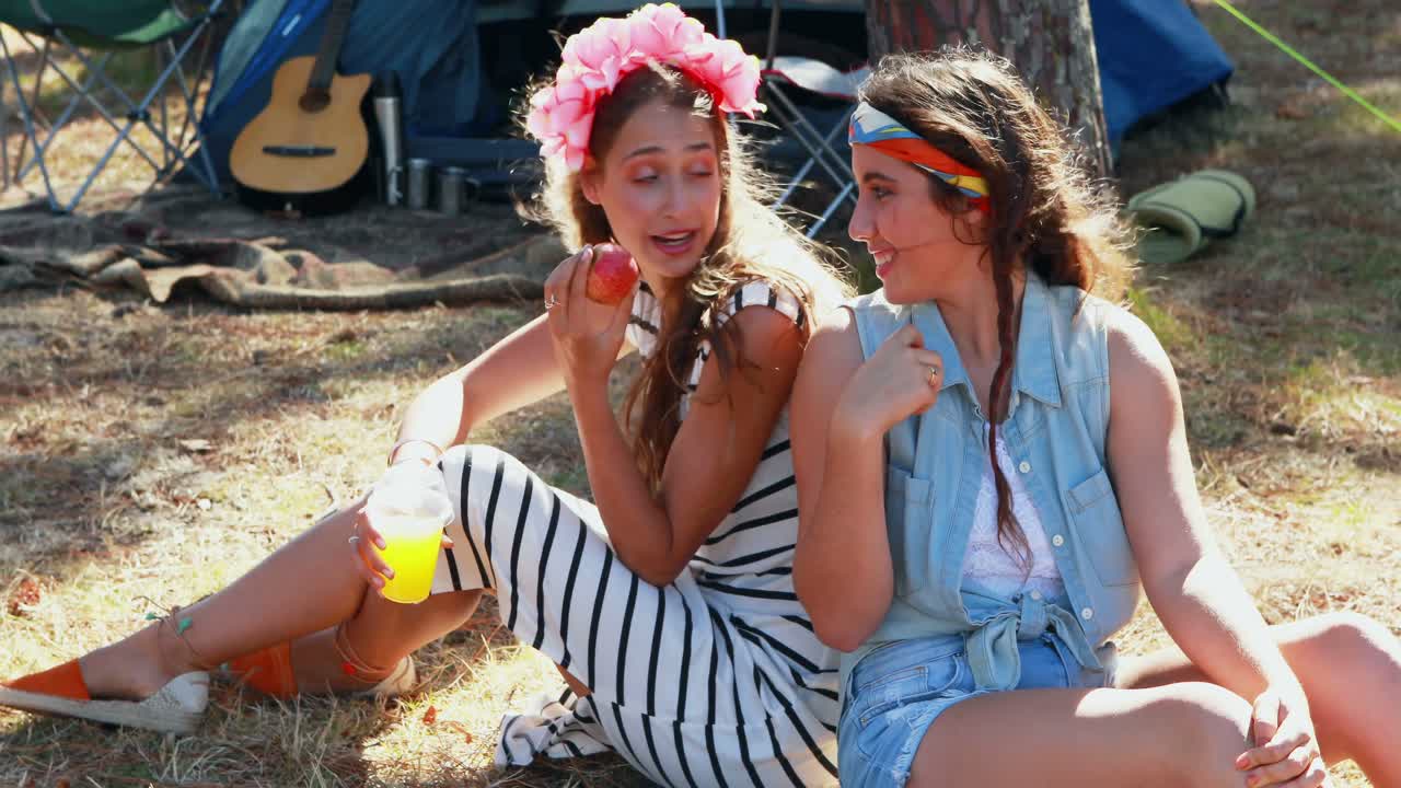 아침 식사를 하는 친구들 4k