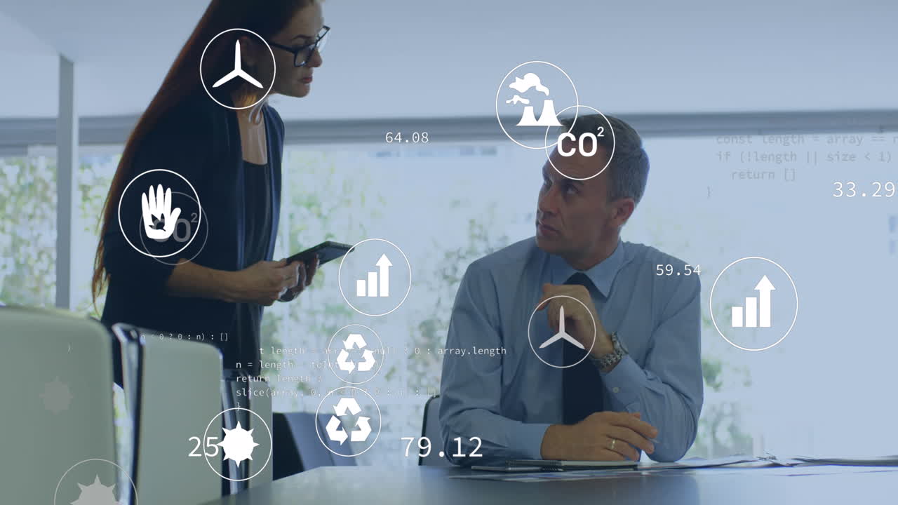 animación de iconos ecológicos y procesamiento de datos sobre diversas personas de negocios en la oficina