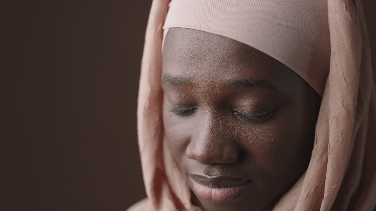Ritratto di una donna che indossa un hijab