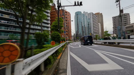 tiro 4k da estrada da famosa cidade grande de tóquio, japão