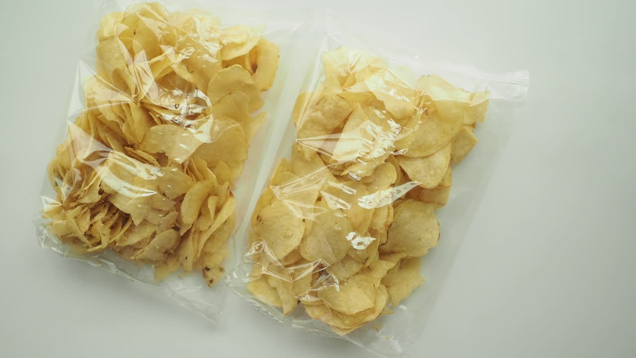 papas fritas en bolsas de plástico