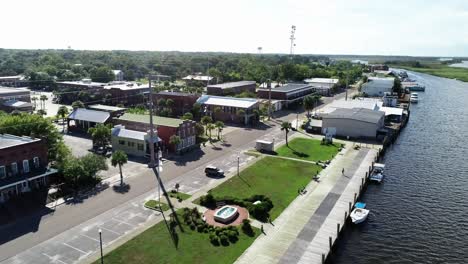 Una-Vista-Del-Muelle-De-La-Ciudad-De-Apalachicola-Desde-El-Río-Apalachicola-En-Apalachicola,-Florida