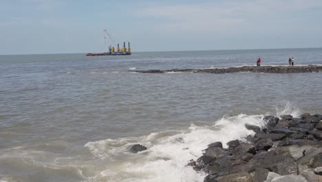 Close-Up-Of-Waves-Breaking-On-Bandra-Fort-In-Mumbai-India-With-People