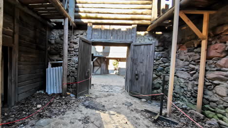 Verlassenes-Holzhaus,-Stadterkundung