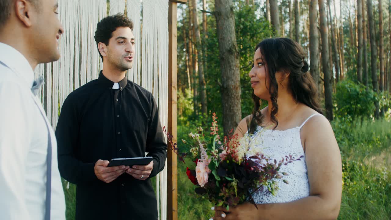 야외 숲의 결혼식