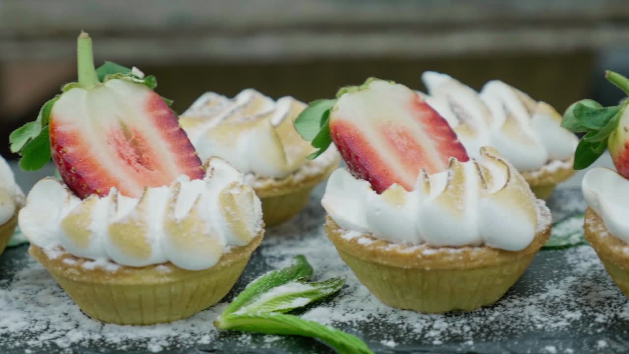 딸기 크림 미니 케이크 배치