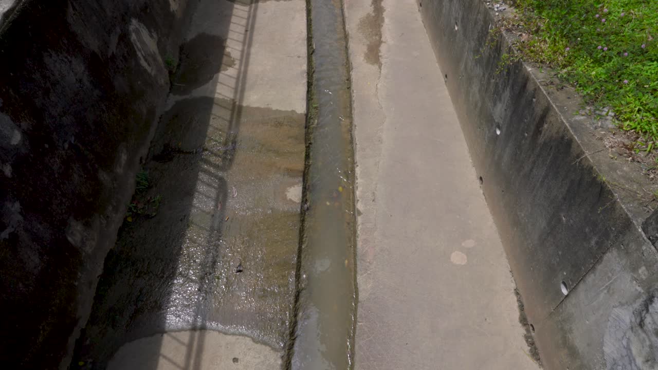 싱가포르의 빈 홍수 배수구와 운하