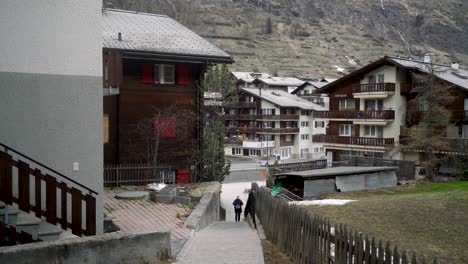 Beautiful-Cabins-At-The-Foot-Of-The-Mountains-In-Switzerland---wide-shot