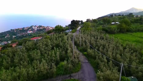 Calles-Estrechas-En-Los-Pueblos-Costeros-De-La-Costa-De-Amalfi-En-Campania,-Italia