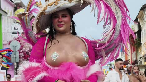 desfile colorido en tailandia
