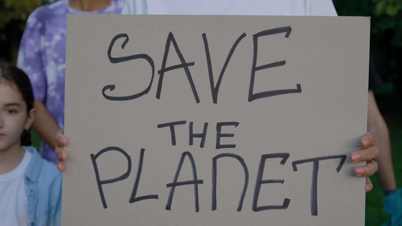 протест "спасите планету"