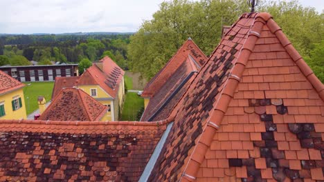 Detailaufnahme-Der-Schindeln-Auf-Dem-Dach-Des-Schlosses-Laubegg-In-Österreich