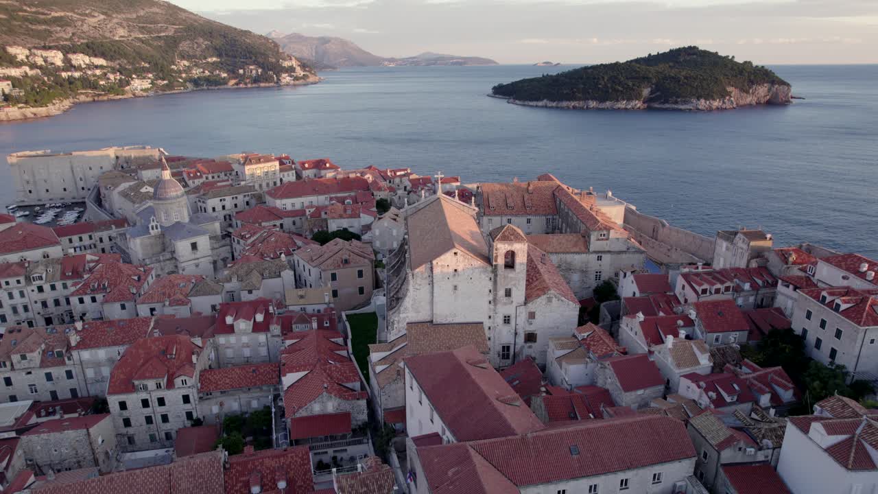 puesta de sol de invierno de dubrovnik desde un dron