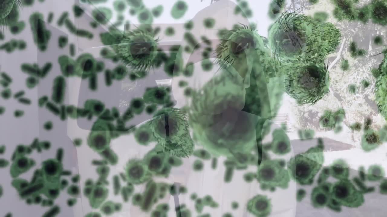 múltiples células de covid-19 contra el trabajador de la salud masculino que usa ropa de protección rociando desinfectante