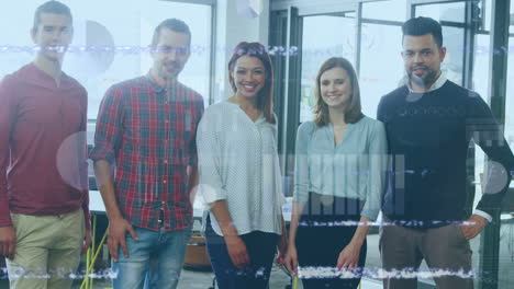 animación del procesamiento de datos sobre diversas personas de negocios en la oficina