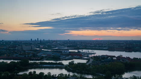 Timelapse-De-La-Puesta-Del-Sol-De-Copenhague:-El-Horizonte-De-La-Ciudad-Y-El-Río