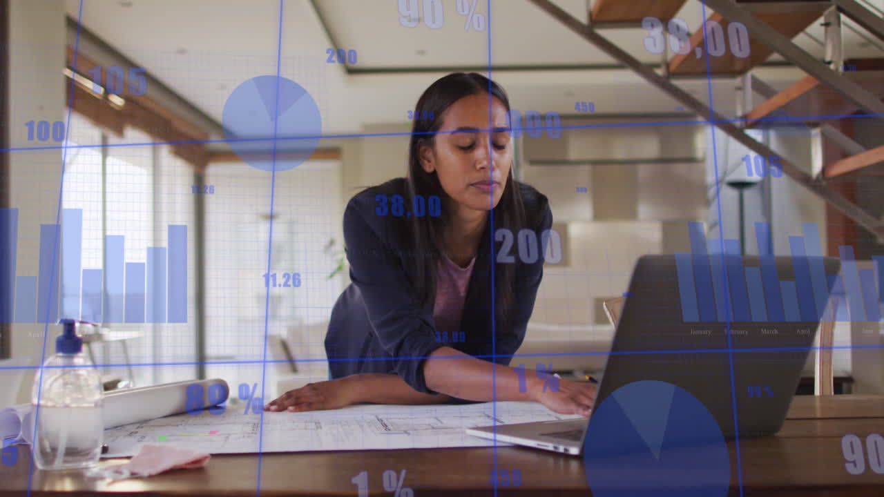 animación del procesamiento de datos financieros sobre una mujer afroamericana usando una computadora portátil