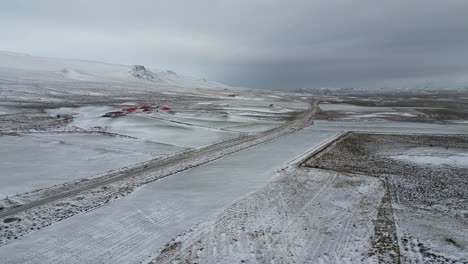 Riesige-Gefrorene-Tundralandschaft-In-Der-Verschneiten-Wildnis-Islands---Luftaufnahme