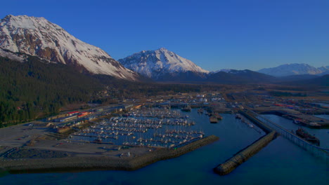 Volando-Lejos-Revelan-El-Puerto-De-Botes-De-Seward-Al-Amanecer-Tin-Seward-Alaska