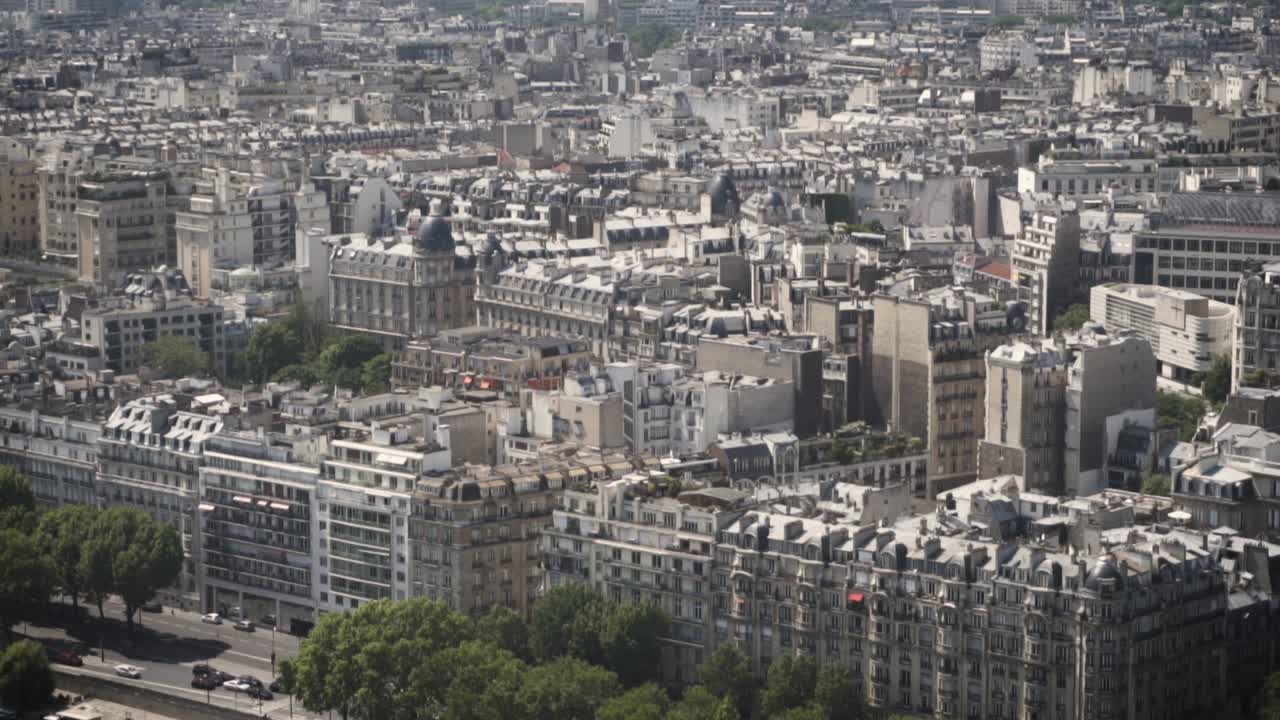 슬로우 모션:아름다운 역사적인 건물이 있는 파리의 도시 풍경, 프랑스