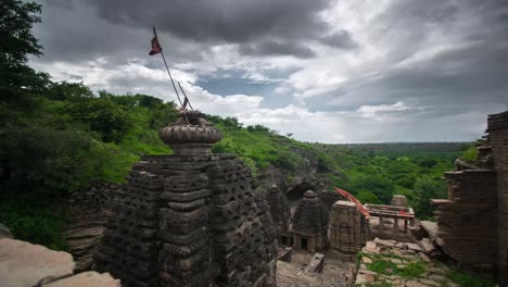 Wolken-Im-Zeitraffer-An-Den-Alten-Hinduistischen-Tempeln-Von-Naresar-In-Morena,-Madhya-Pradesh,-Indien