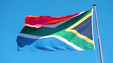 bandera sudafricana ondeando en cámara lenta
