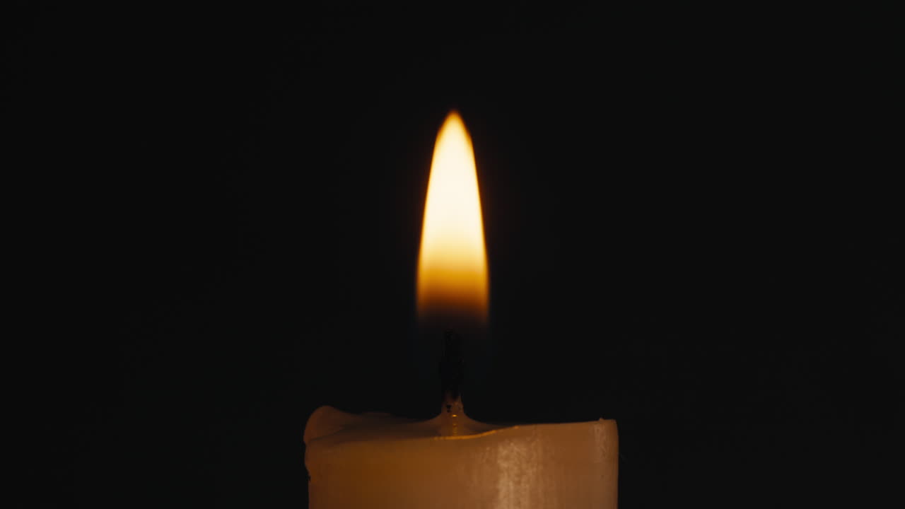 Candela accesa