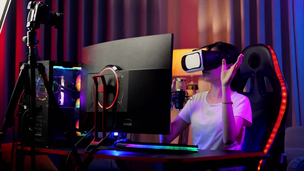 mujer jugando con auriculares vr