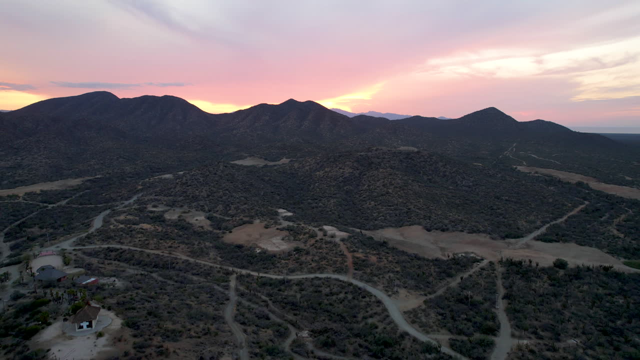 dron solnedgang skudt i nedstigning af bugten af ensenada de los muertos i baja california sur mexico