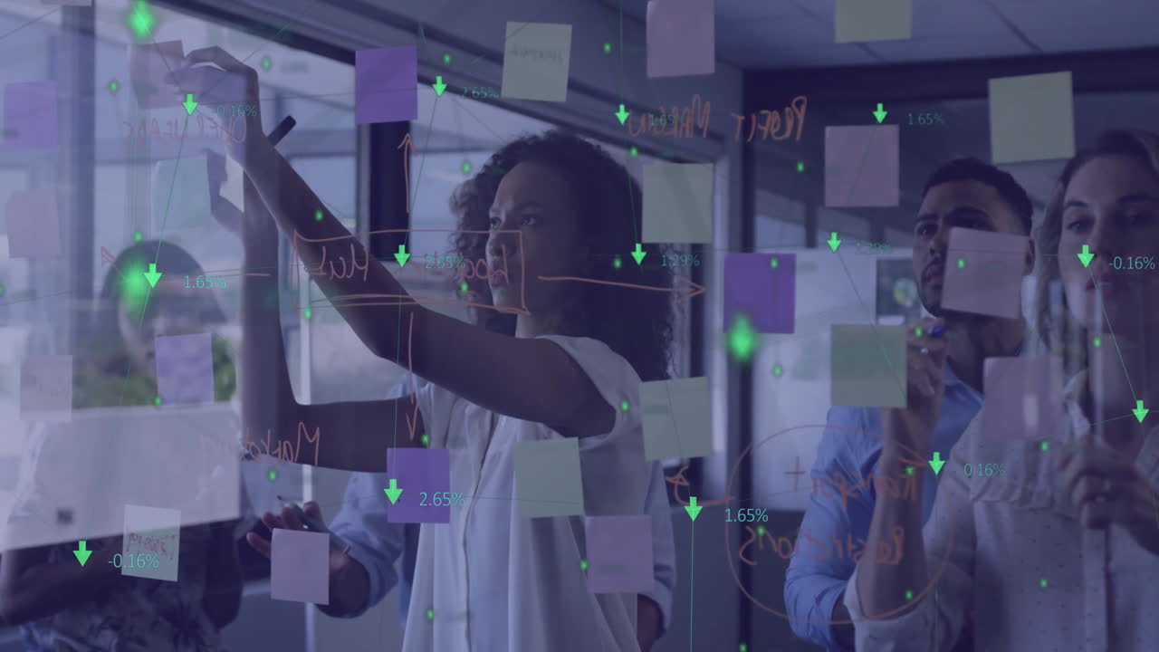 animación de la red de conexiones con iconos sobre diversos colegas tormenta de ideas en la oficina