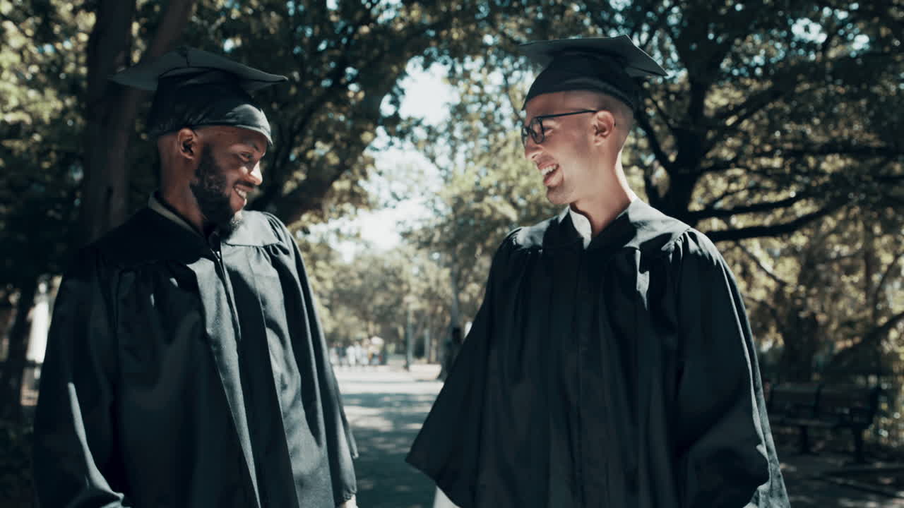 우린 다 졸업했어!